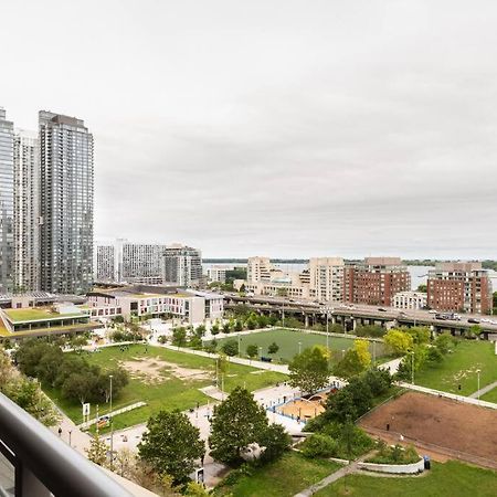 Stylish Downtown Lakeview Condo - One Free Parking Toronto Luaran gambar