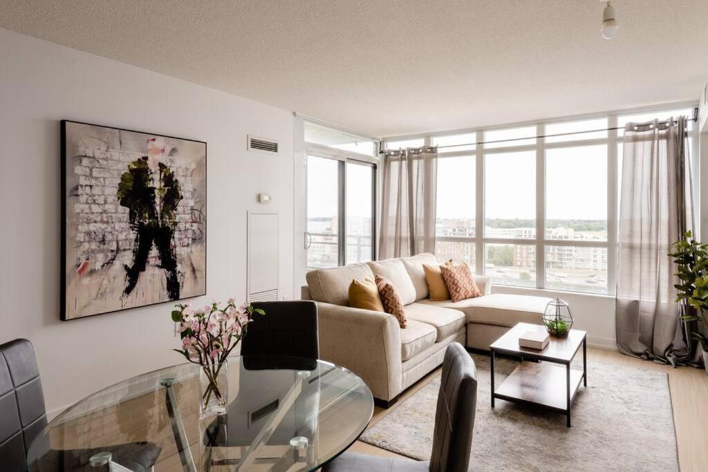 Stylish Downtown Lakeview Condo - One Free Parking Toronto Luaran gambar